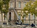 Ληστεία στο Λούβρο - Σάλος με διαφήμιση εταιρείας γερανών