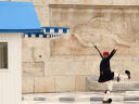 Μνημείο Άγνωστου Στρατιώτη – Πόλεμος δηλώσεων