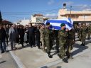 Ηράκλειο: Οδύνη στο Τυμπάκι - Με στρατιωτικές τιμές η κηδεία του 19χρονου που έχασε τη ζωή του από χειροβομβίδα στη Ρόδο