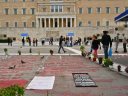 Καθάρισαν το χώρο με τα ονόματα- "Μέχρι τέλους" στο Σύνταγμα