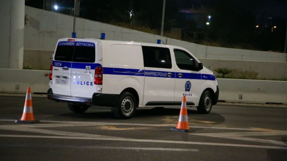 anakritiko_troxeas_nixta_int