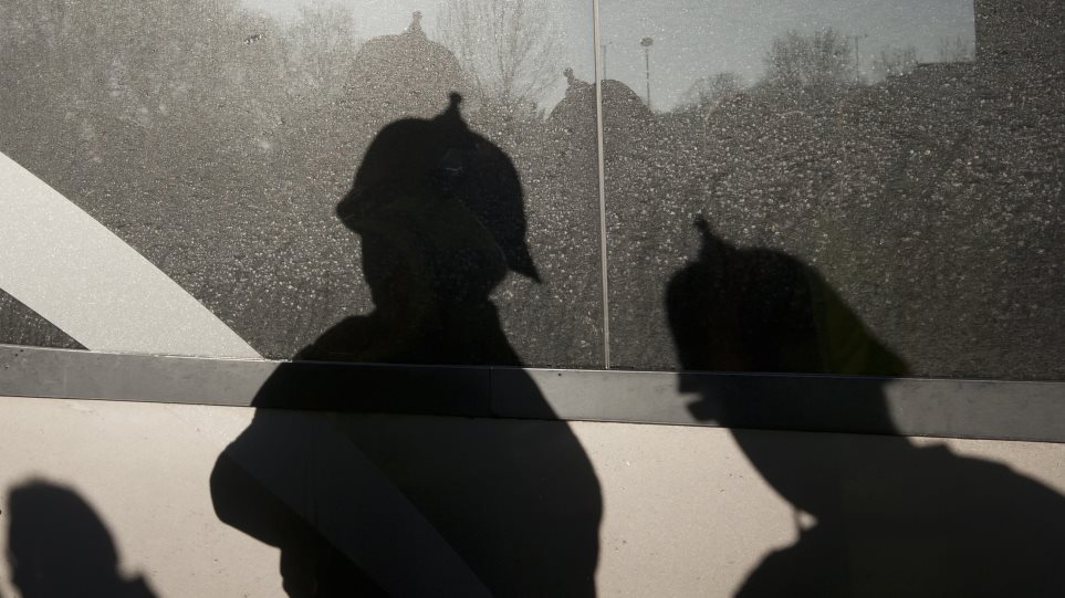 AGGLOI_ASTINOMIKOI_AP_Photo_Jon_Super