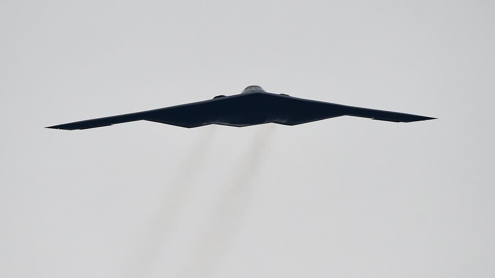AP_Amerikaniko_B-2_B2_Mark_Almond