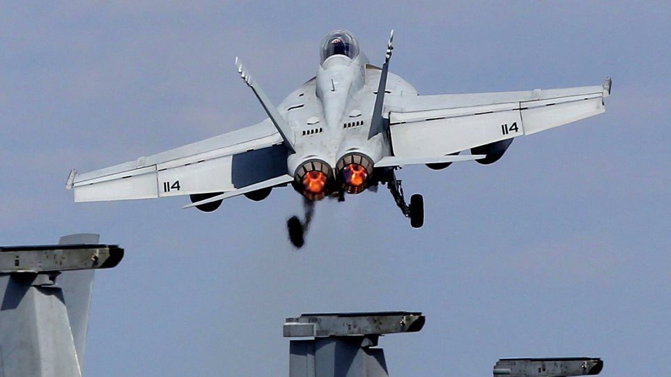 AP_Amerikaniko_maxitiko_F-18_F18_Itsuo_Inouye