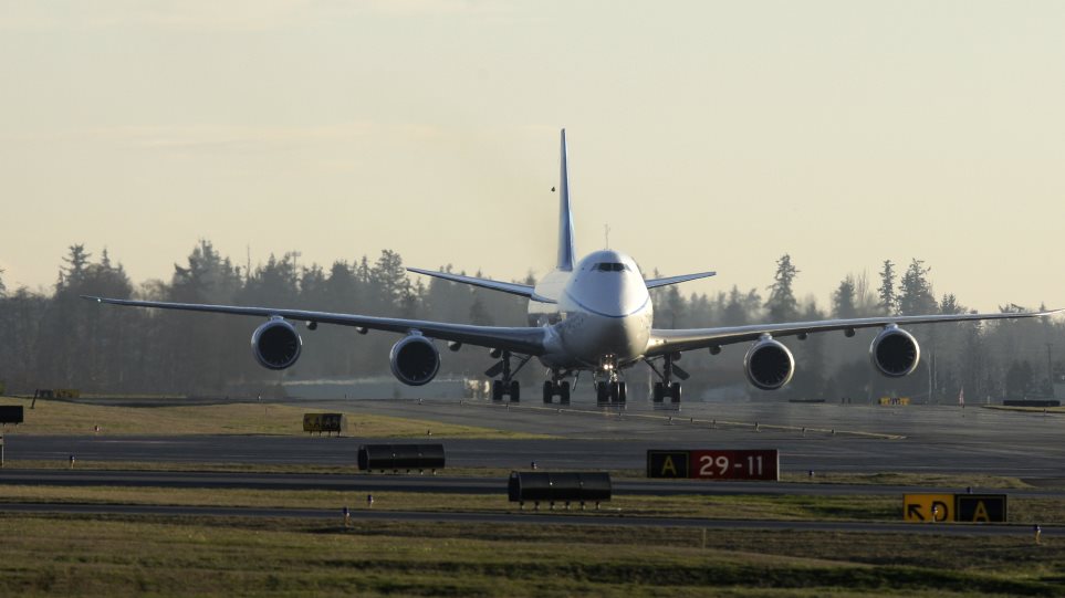 AP_Boeing_B-747-8__Ted_S__Warren
