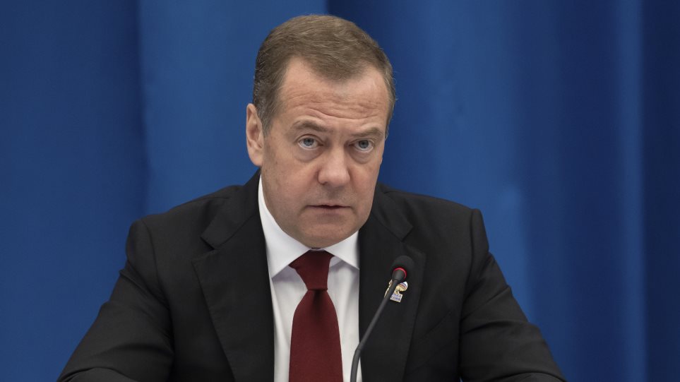 AP_Dmitri_Medvedef__Ekaterina_Shtukina