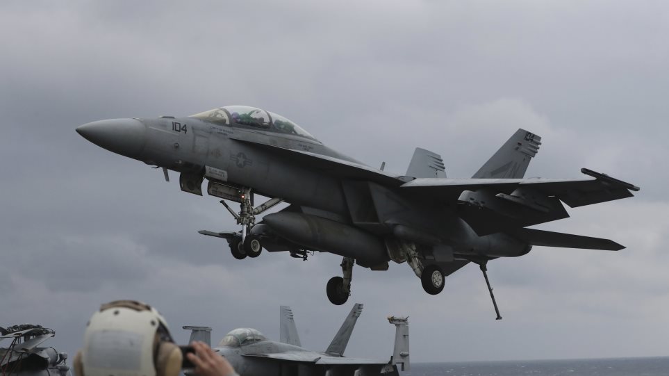 AP_F-18_F18_Amerikaniko__Lee_Jin-man