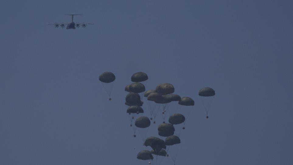 AP_Gaza_Aeroplano_Anthropistiki_Voithia_Abdel_Kareem_Hana