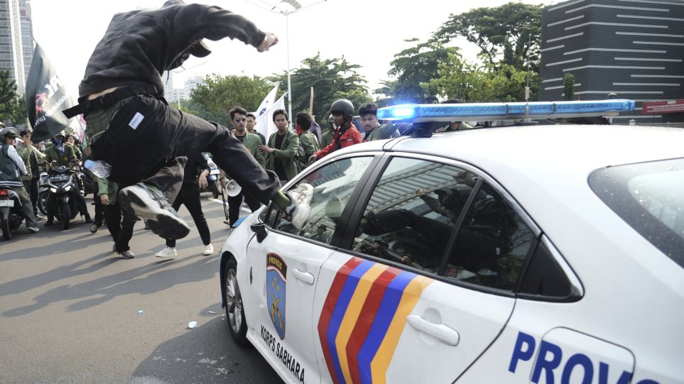 AP_Indonisia_Episodia_Photo_Tatan_Syuflana