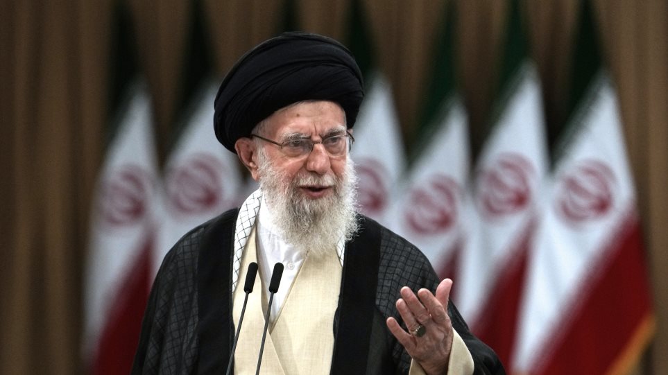 AP_Iran_Ali_Xamenei_Vahid_Salemi
