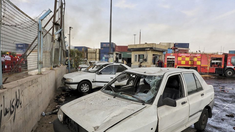 AP_Iran_Ekrixi_Fotia_Iranian_Red_Crescent_Society