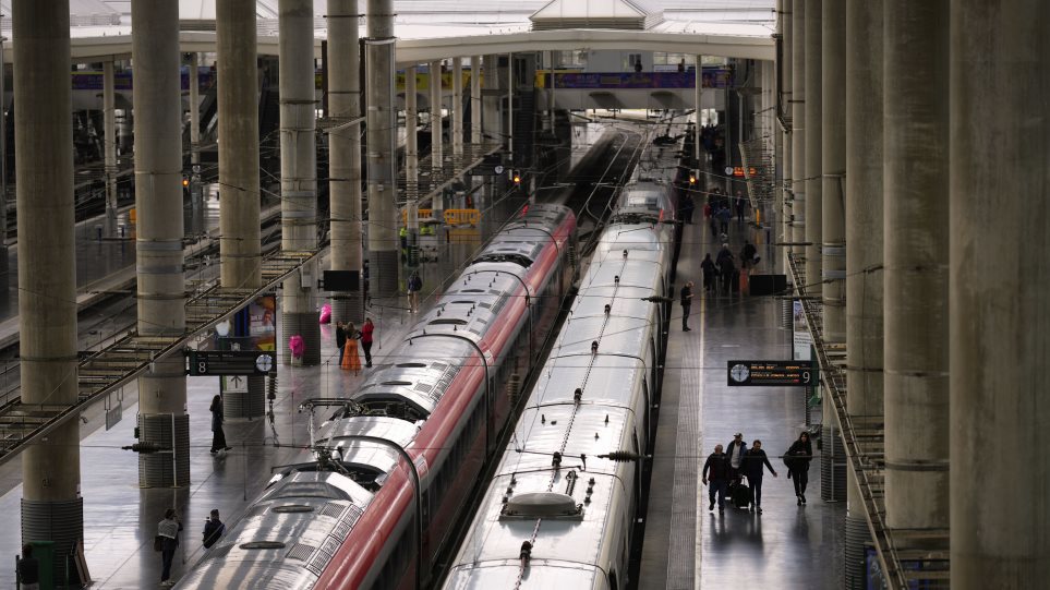 AP_Ispania_trena_Stathmos_Manu_Fernandez