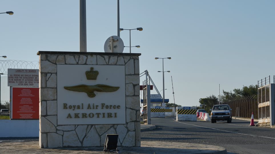 AP_Kipros_Aeroporiki_vasi_Akrotiri_Petros_Karadjias