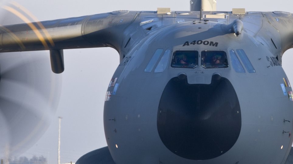 AP_Metagogiko_Aeroplano_Airbus_A400_Miguel_Angel_Morenatti