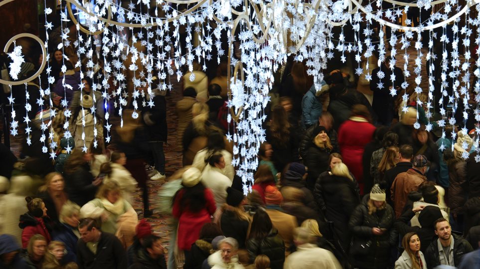 AP_Nea_Iorki_Xristugena_Julia_Demaree_Nikhinson