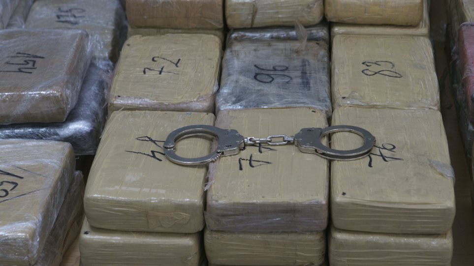 AP_Paketa_Kokaini_Narkotika