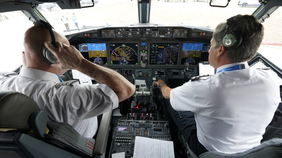 AP_Piloti_Epivatiko_aeroplano_LM_Otero