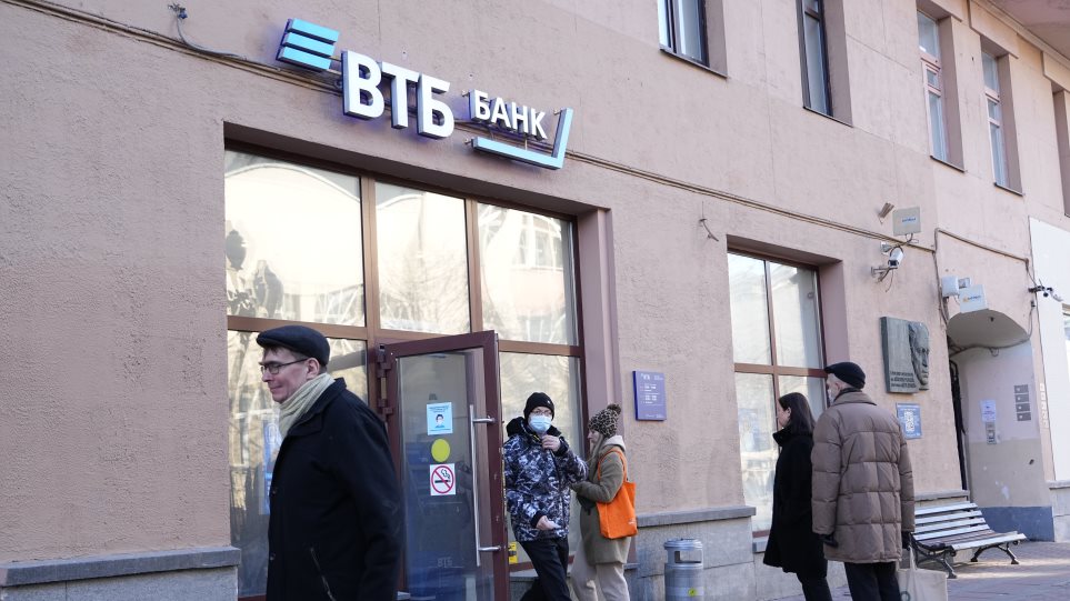 AP_Rosia_VTB_Bank_Trapeza_Pavel_Golovkin