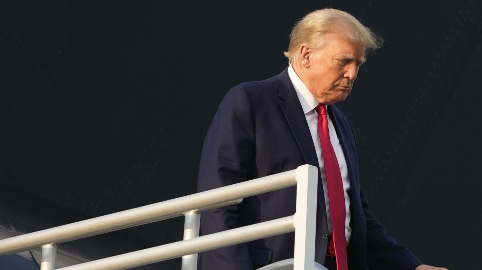 AP_Tramp_Trump_Aeroplano__Alex_Brandon1