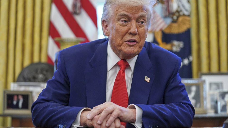 AP_Tramp_Trump_Oval_Grafio__Den_eixe_onoma_fortografu