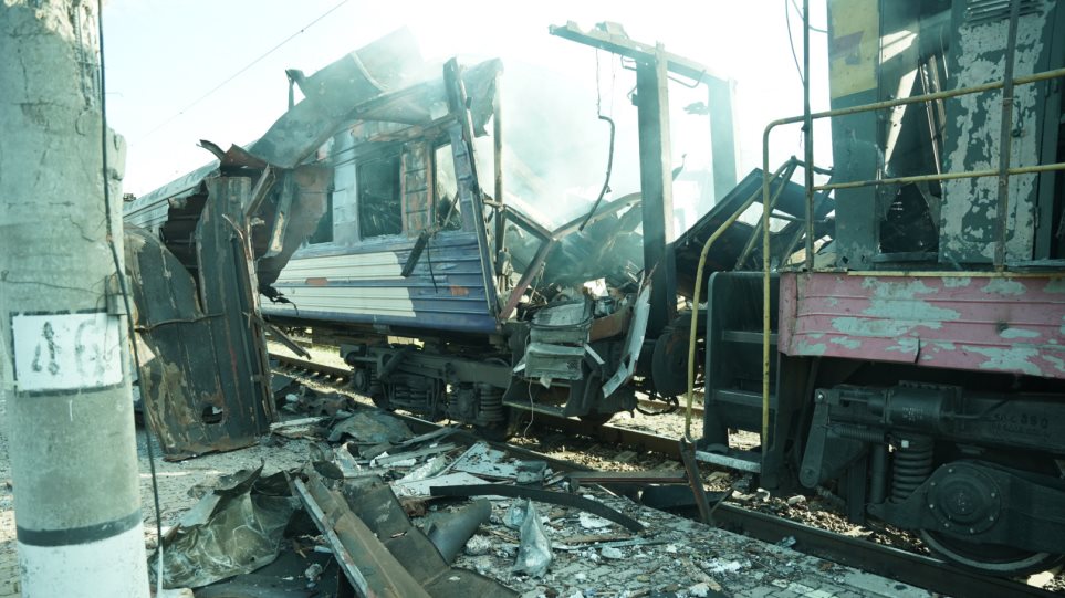 AP_Ukrania_Ekrixi_Treno_Kordon_Media_via_AP