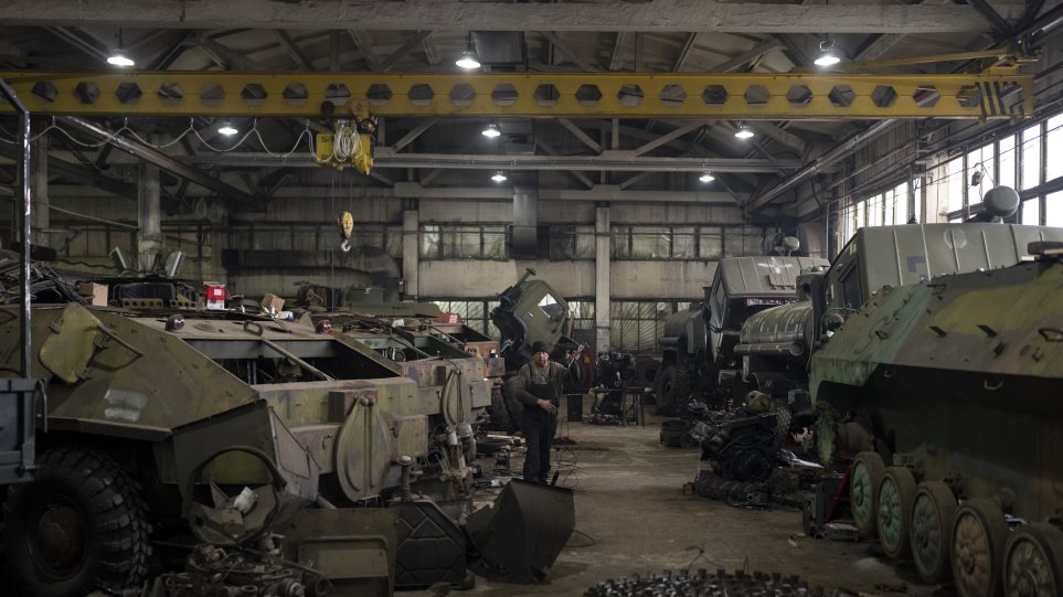 AP_Ukrania_Tanks_Bram_Janssen