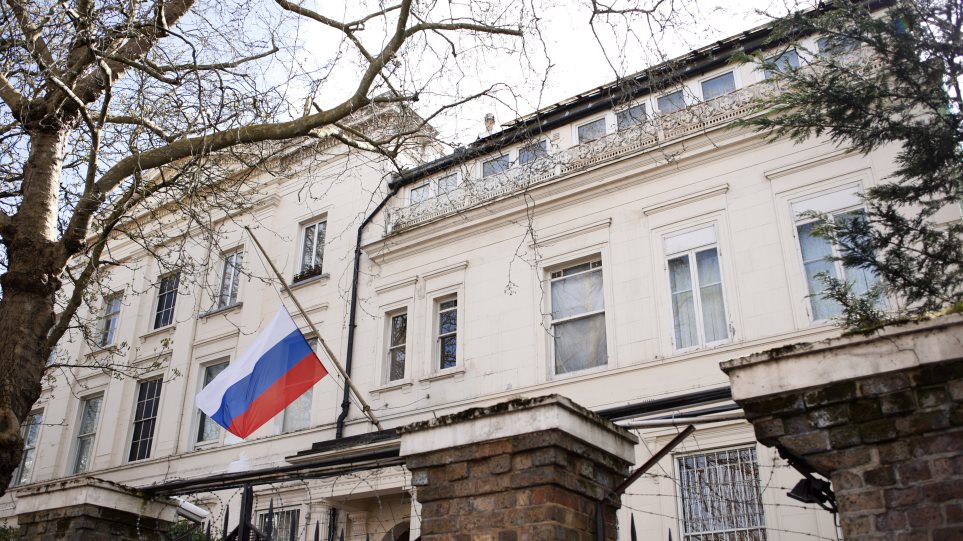 AP_Vretania_Rosiki_Presvia_David_Cliff