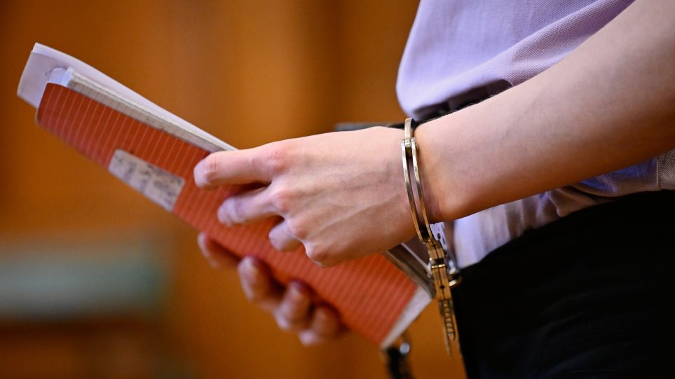 AP_Xeria_Xiropedes_Dikastirio_EX_Denes_Erdos