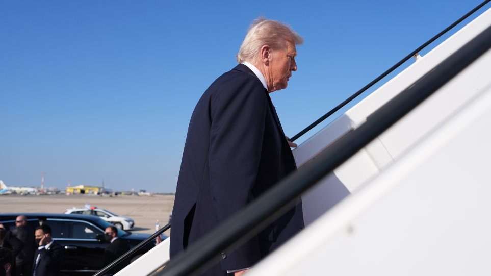 AP_trump_Epivivasi_aeroplano_Evan_Vucci