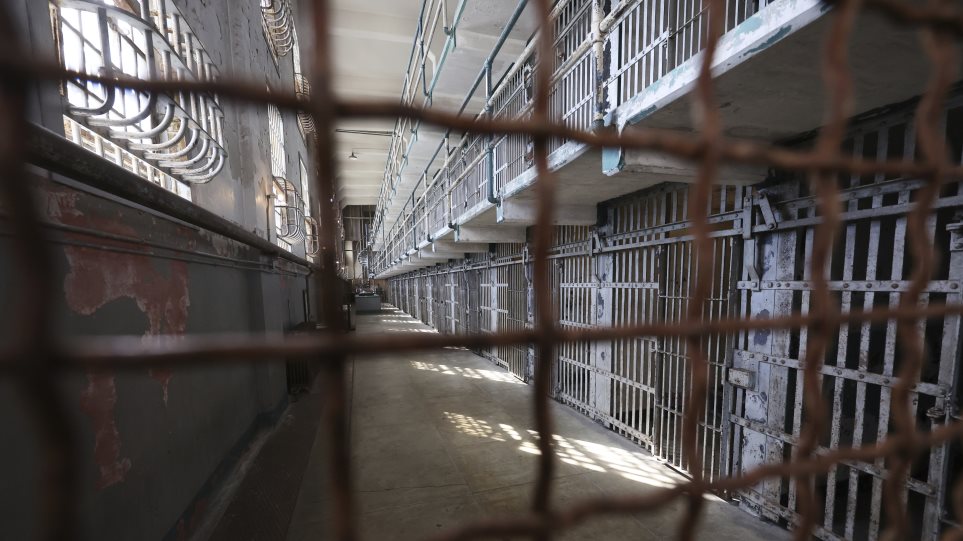 Alcatraz_Filakes_AP_Photo_Jed_Jacobsohn