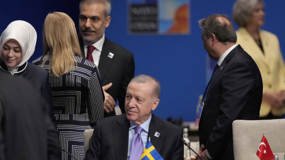 ERDOGAN_NATO_AP_Photo_Matthias_Schrader