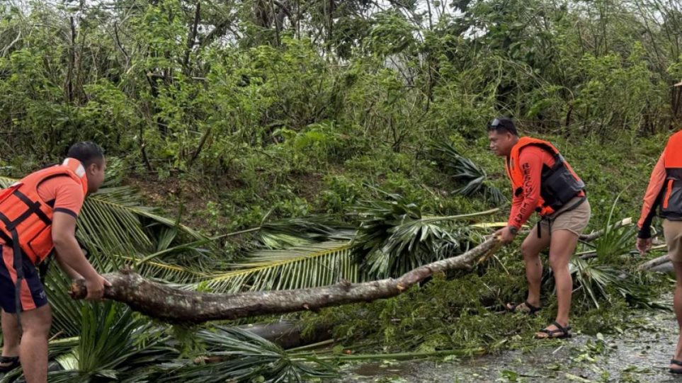 Filipines_tifonas_AP_Photo_Philippine_Coast_Guard