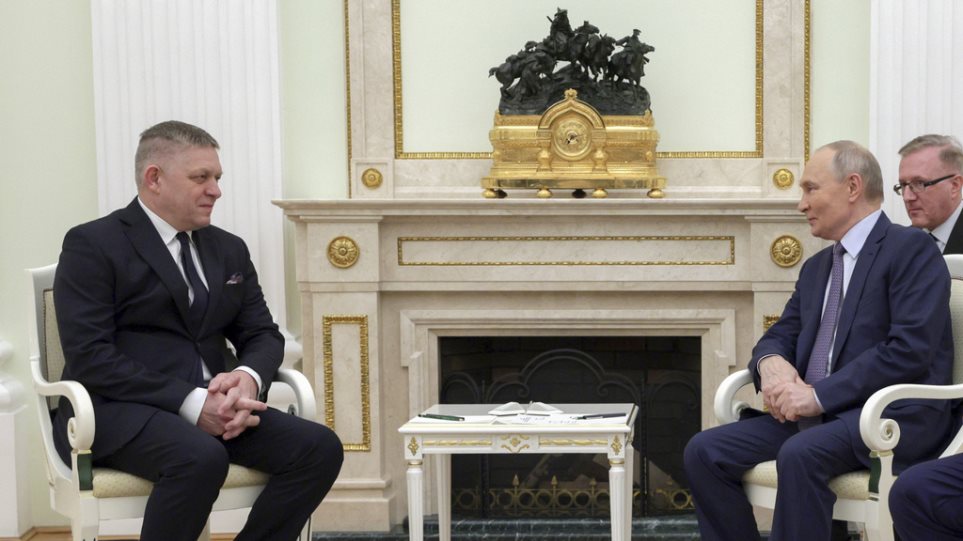 Fitso_Putin_AP_Photo_Gavriil_Grigorov