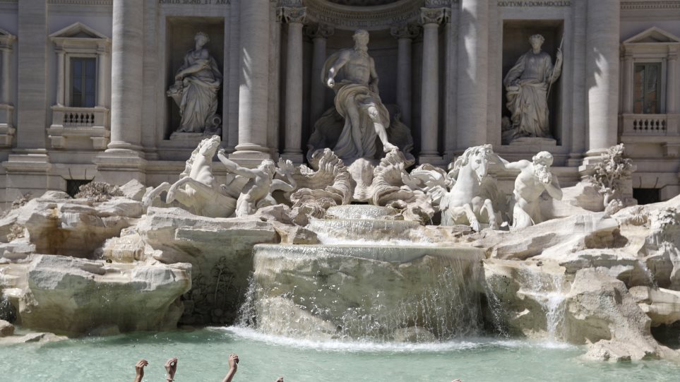 Fontana_di_Trevi_AP_Photo_Gregorio_Borgia