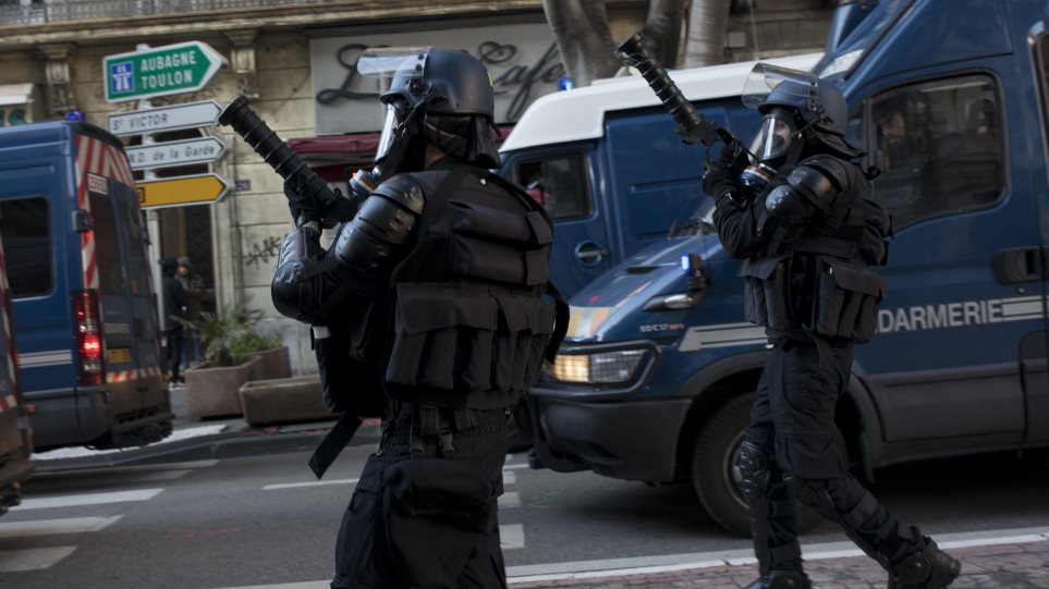 Gallia_astinomia_AP_Daniel_Cole