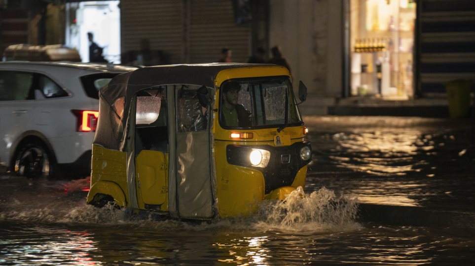 Irak_plimires_AP_Photo_Hadi_Mizban