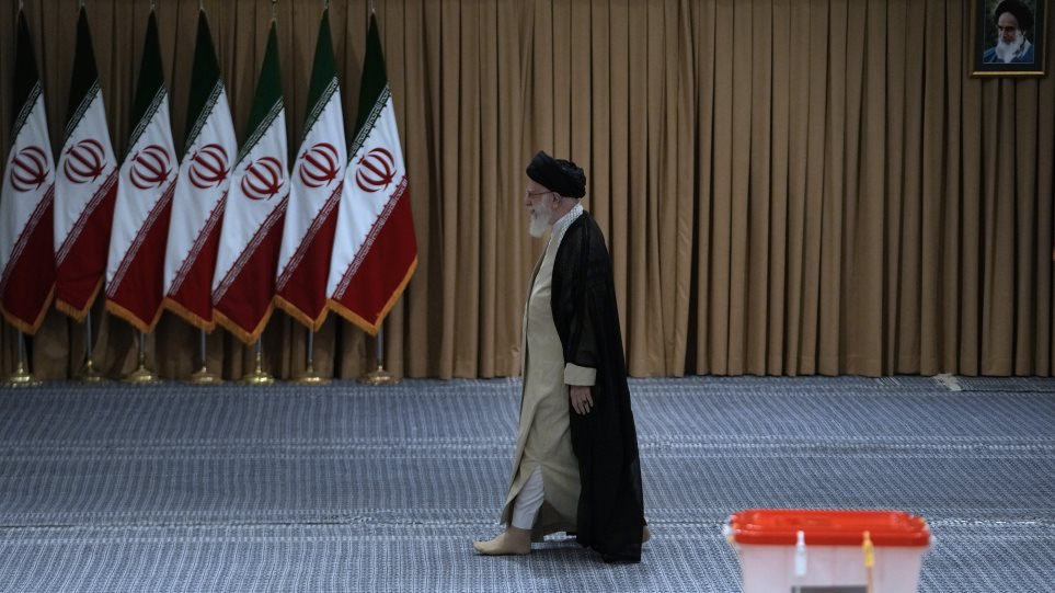 Iran_Agiatolax_Xamenei_AP_Photo_Vahid_Salemi