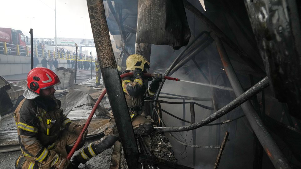 Iran_pirkagia_pirosvestes_AP_Photo_Vahid_Salemi