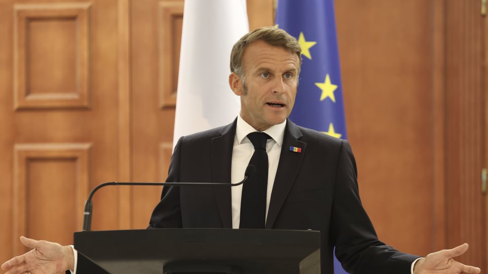 Makron_AP_Photo_Aurel_Obrej