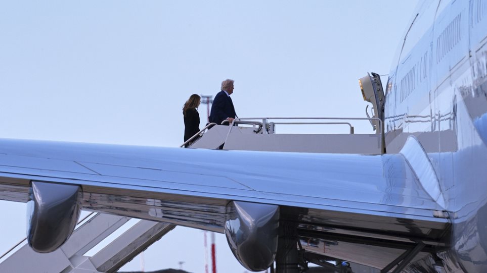Melania_Trump_aeroplano_AP_Photo_Evan_Vucci