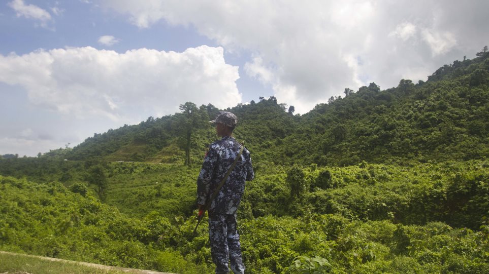 Mianmar_epithesi_stratiotis_AP_Photo