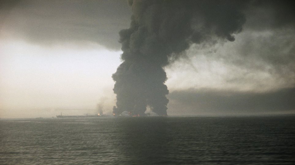 Plio_epithesi_thalasa_AP_Photo