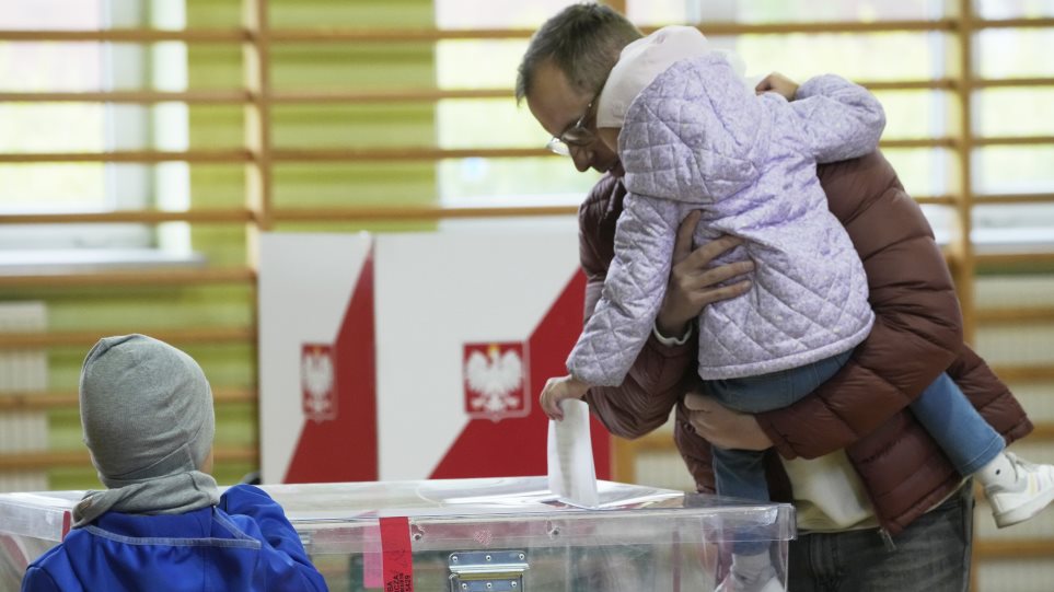Polonia_ekloges_AP_Photo_Czarek_Sokolowski