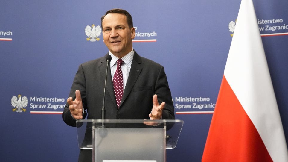Polonos_YPEX__Rados_av_Sikorski_Ap_Photo_Mark_Schiefelbein