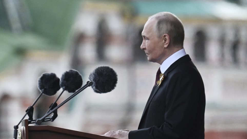 Putin_podium_AP_Photo_Ilya_Pitalev