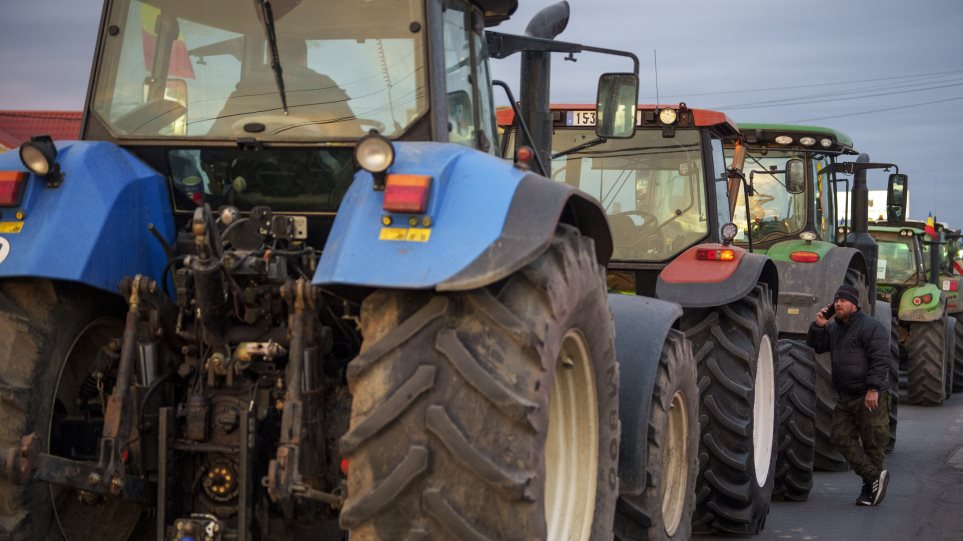 Romania_agrote_AP_Photo_Andreea_Alexandru