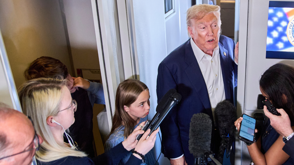 SLIDER__trump_air_forse1_AP_Photo_Jacquelyn_Martin