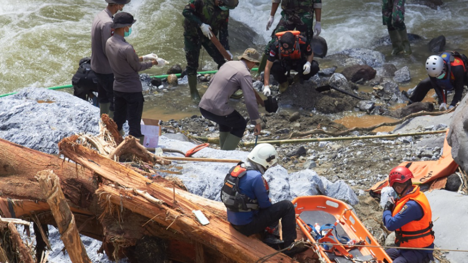 S_Indonisia_plimires_AP_Photo_Nazar_Chaniago