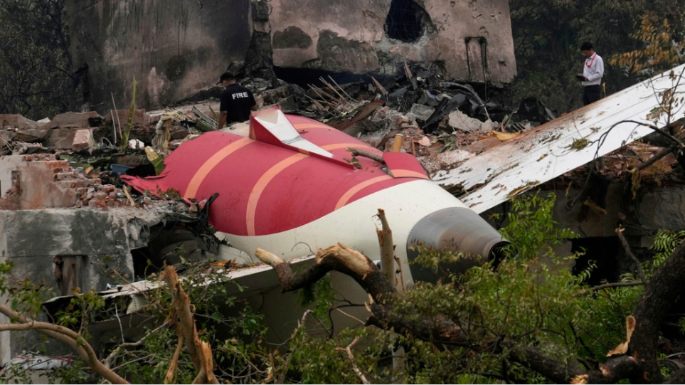 S_aeroplano_India_AP_Photo_Rafiq_Maqbool