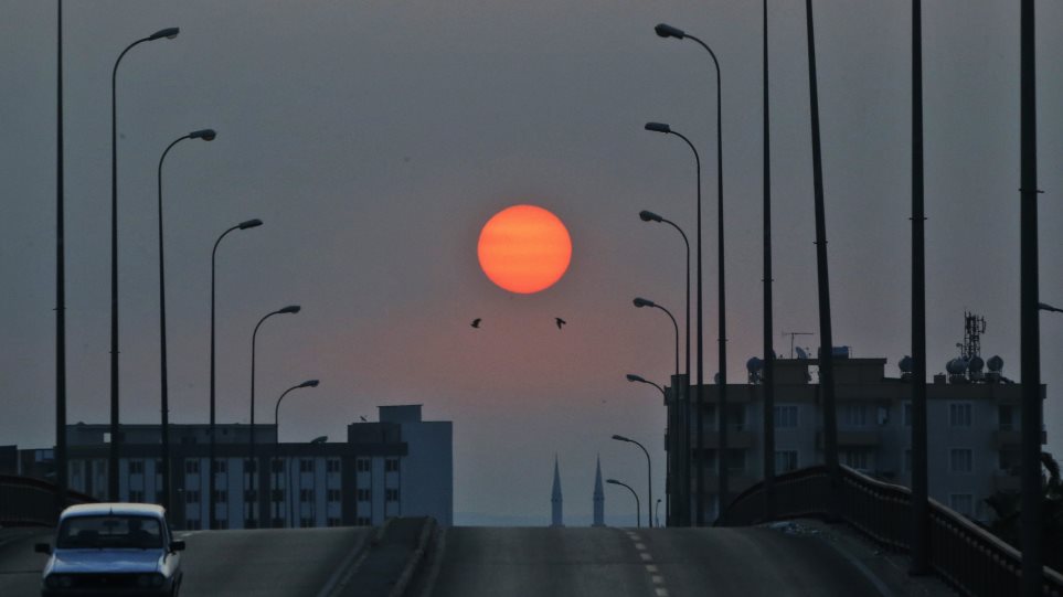 Turkia1_AP_Photo_Lefteris_Pitarakis